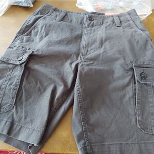 NWT Old Navy Cargo grey shorts size 28. 10" inseam